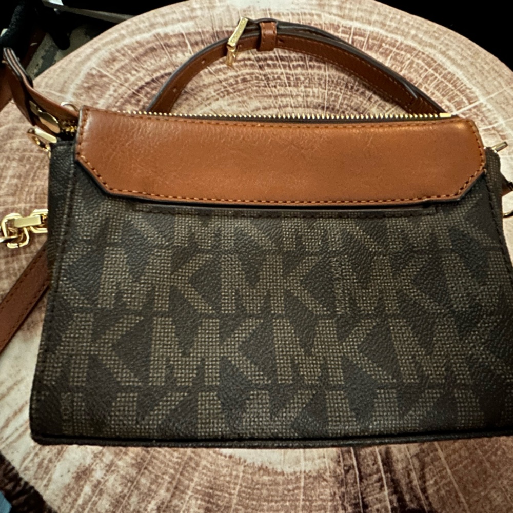 Authentic Michael Kors Florence Crossbody Purse. Never Used. - Picture 3 of 16